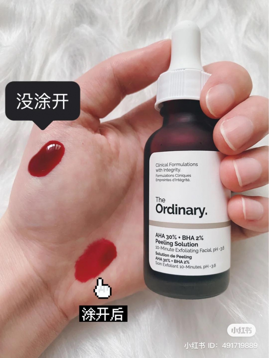 AHA 30% + BHA 2% Peeling Solution 这款「10分钟去角质」刷酸好物集合了2种调理肌肤常见的果酸+水杨酸,但纯度较高,对干性肌肤和敏感性肌肤刺激性比较大一定要慎用,比较推荐油性肌肤用来调理肤质~官方建议最多1这星期只能使用1次。将它薄涂在脸部肌肤(避开眼周)进行去角质、疏通毛孔、平滑肌肤,坚持使用有效提亮肤色和改善肤色不均;小红书上也有不少博主推荐用来改善手脚肌肤「鸡皮颗粒」问题。