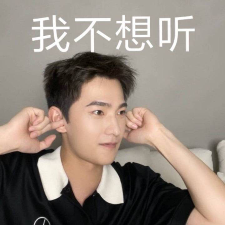 事实上这已经不是杨洋第一次登上奇奇怪怪的热搜了（笑）今年喜提的热搜话题话题一个比一个搞笑：「#杨洋喝酒漏了」、「#杨洋不会摇呼啦圈」、「#杨洋下车差点摔跤」、「#杨洋系安全带关不上门」等等。