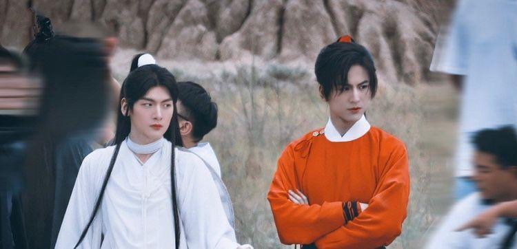 值得一提的是，由于《吉星高照》（原名：天官赐福）选角、服化道和更名接连被喷「土到极致、毁原著」，许多不看好此剧化作品的网民纷纷表示：「很替其他待播耽改剧觉得可惜，毕竟所有剧组人员都花了很多心力才完成了拍摄啊！虽然但是...有可能不用看到《吉星高照》还是让我有点欣慰～」