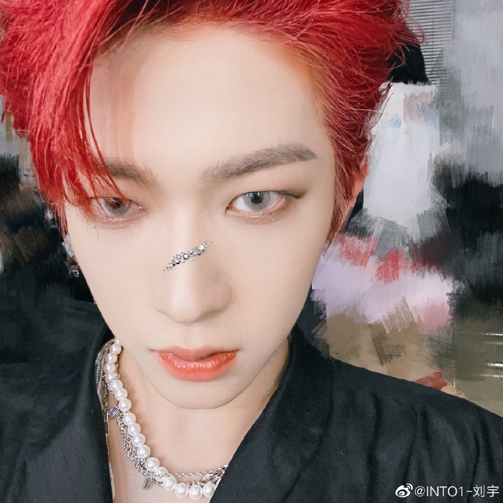 你们都 8 K 高清了，还不允许人家补补妆~谁会想看黑眼圈啊