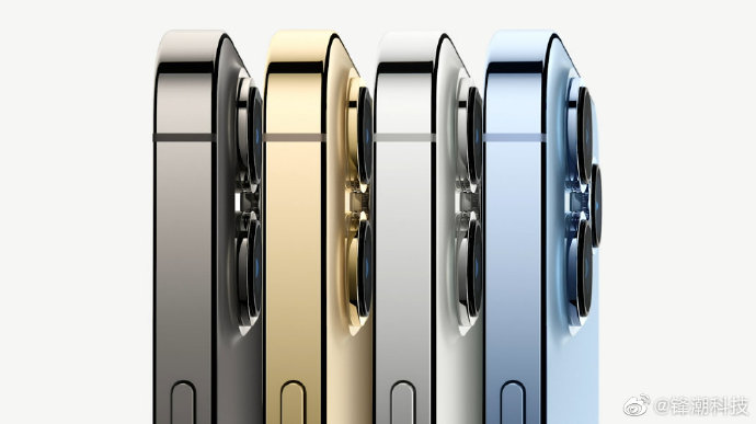 iPhone 13 Pro系列颜色方面也着实惊艳!大家心心念念很久的宝宝蓝色绝美来袭,被大赞是有史以来Pro系列最美的颜色;此外还有石墨灰、银色和金色。