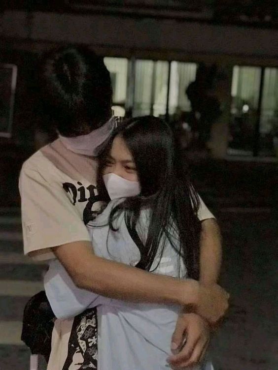 「你想生小孩吗?」「打算几岁生小孩?」「现在还不结婚,之后生小孩都已经是高龄产妇了诶…」等诸如此类的说辞、来自亲朋好友的热烈提问,相信20+岁女生们都逃不开。近日一对结婚8年渴望孕育小孩的夫妻,在网上分享了让他们心碎,但共患难后也让他们更加认定彼此是「对的人」的故事。