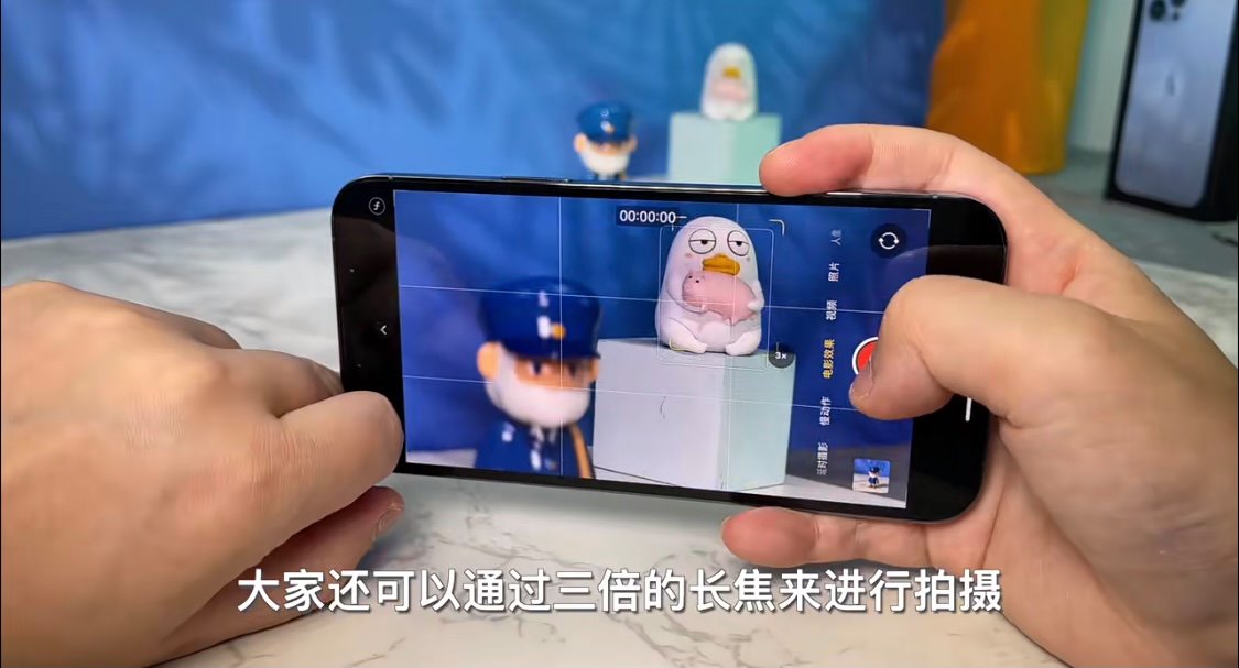 电影模式轻松拍出电影质感画面,可以支援HDR拍摄、三倍长焦,拍摄出来的成片效果更佳。