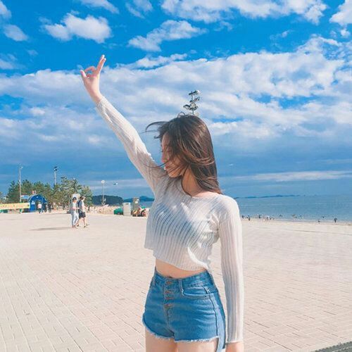 脂肪高的食物，可能会刺激座疮內酸杆菌生长导致痘痘；牛奶等奶制品则会刺激皮脂分泌甚至引发皮肤炎症问题。