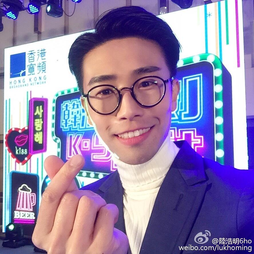 TOP 4 :陆浩明 排名第4的陆浩明最近在《智能爱人》中也有尬一角出演配角「田浩」~2012年他和洪永城、黄翠如、李佳芯等人一同正式签约无线电视,随后担任多档节目、台庆等大型舞台和颁奖典礼主持人。