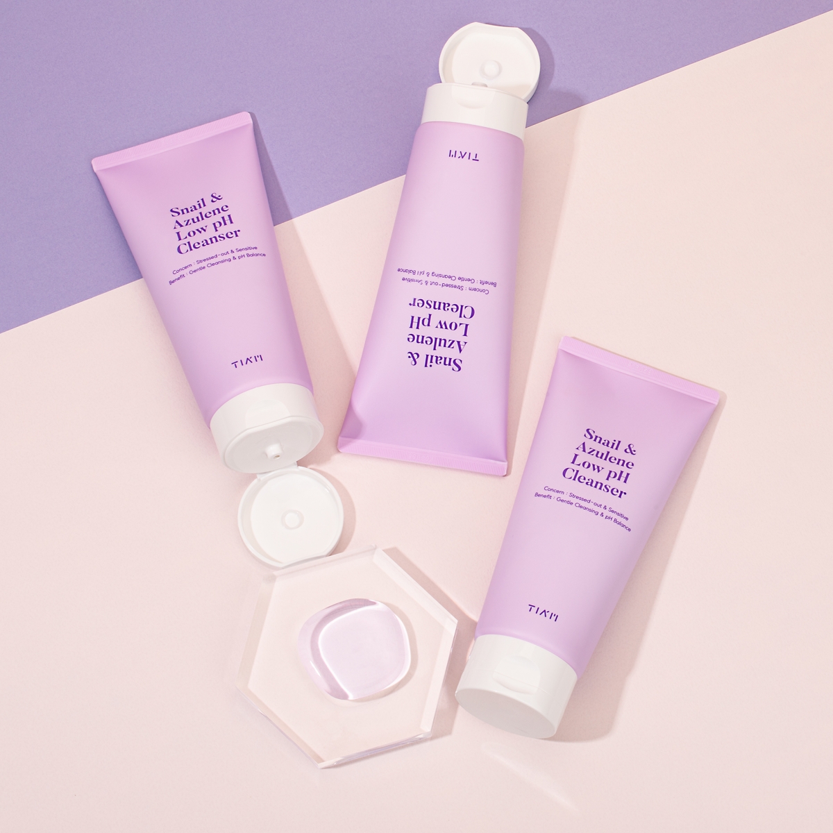 04 / TIA’M Snail & Azulene Low pH Cleanser TIA‘M旗下护肤系列很多元,其中非常受韩妞们喜爱的Recovery Care Line专门为急救问题肌而生。好好清洁肌肤,确实是养成好肌肤的首要关键,但如果因为追求清洁力导致皮肤越洗越干,那只会让你和理想肌肤状态渐行渐远~