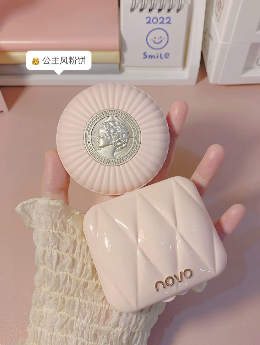 HOJO浮雕羽柔蜜粉饼