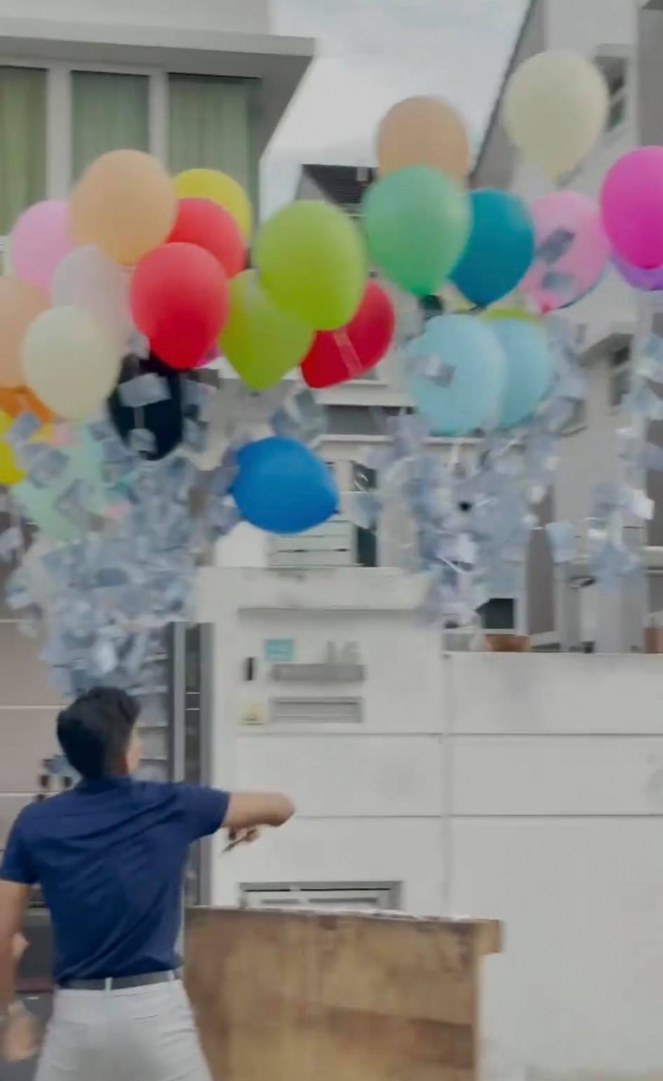 许多网友认为网红Isa Isarb的行为,倘若用的是真钞票很大可能构成违法;若使用的是假钞票,则涉嫌仿制国家货币,后果很严重!