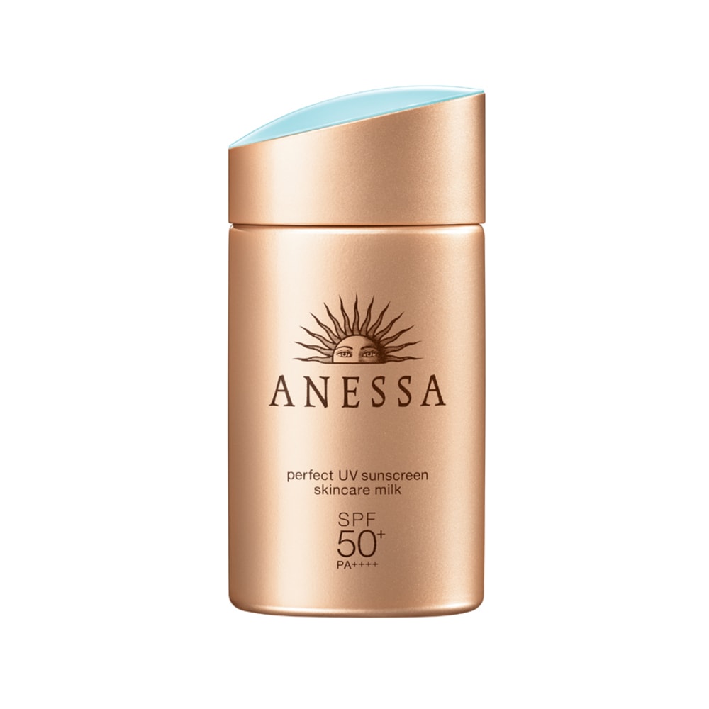 ✨ 编辑推荐好物 # 3 | ANESSA Perfect UV Sunscreen Skincare Milk SPF50+ PA++++ 防晒霜界几乎无人不晓的「小金瓶」、中文译名「安耐晒」,在抵御紫外线侵害和防晒黑方面效果公认很棒;因具备防水防汗效果所以持久力佳,需要在阳光底下长时间曝晒选它准没错~