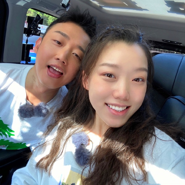 获激赞「超宠溺」的承诺,不禁让人回想起GAI在婚礼上对老婆说的动人誓言:「我会有我一辈子来照顾你,别人有的你都有,别人没有的我还要你有」,难怪粉丝们总说:GAI在舞台上有多拽,舞台下就对嫂子王斯然有多爱啊 ♥