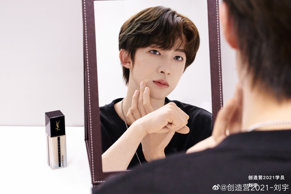 明星妆容随节目电视剧的要求而变化，这是对工作最基本的尊重