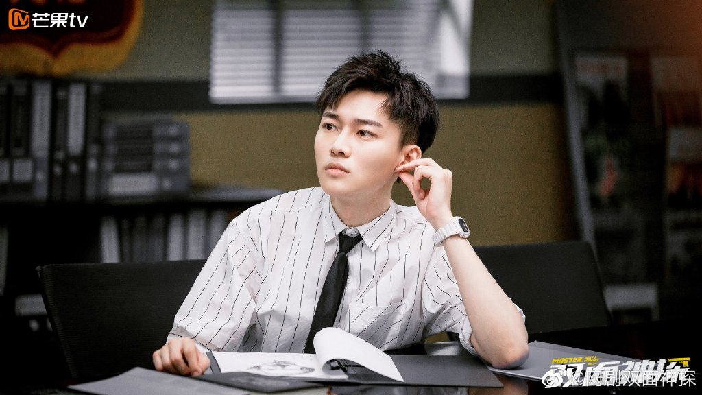 《双面神探》| 主演：林雨申、刘怡潼 剧情讲述菜鸟警察王大雨明明是隐形富二代、可以继承家产，但天性善良的他立志想要当惩恶扬善的警察；其性格大大咧咧容易被欺负和利用，办案经历浅容易草率下定论，经常会打乱副队长徐无双的计划。