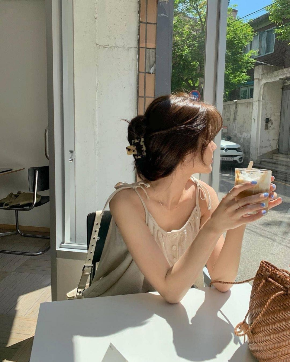 「女生应该要展现出女生该有的模样」?