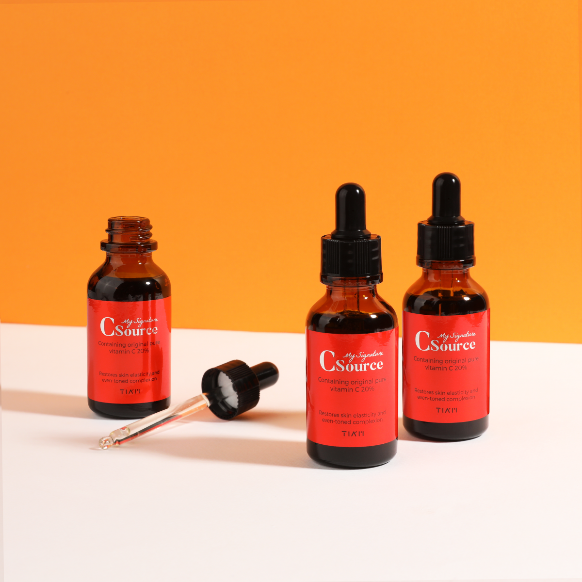 02 / TIA’M My Signature C Source 肌肤粗糙又暗淡无光,即使做了深层清洁也不见起色?TIA‘M My Signature C Source或许会成为你的「美肌蜜糖」!作为品牌旗下Vitamin Brightening Line系列中超高人气的一款,My Signature C Source中含有纯度高达20%的维生素C,能为肌肤带来惊艳的焕亮和均匀肤色效果。水溶性维生素精华可以快速且深层地渗透到肌底,从内到外为疲劳的皮肤注入源源滋养,逆转暗哑无光彩的肤况。