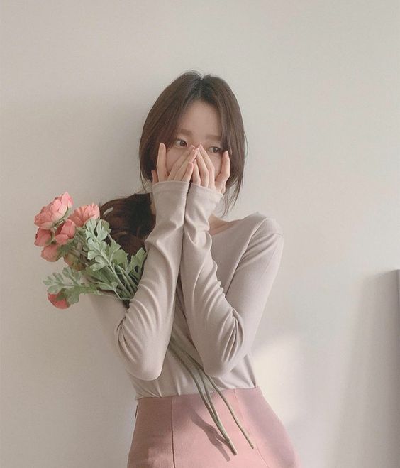 04 / 同场加映：香氛护手霜 新常态下双手不断接触消毒洗手液、消毒喷雾，特别容易干燥起皮～护手霜除了适合用来保养滋润双手，选择好闻香气款也能轻松透出质感品味，让人忍不住想前来问你「你用的究竟是什么香水」♥ 不经意间提升个人魅力～