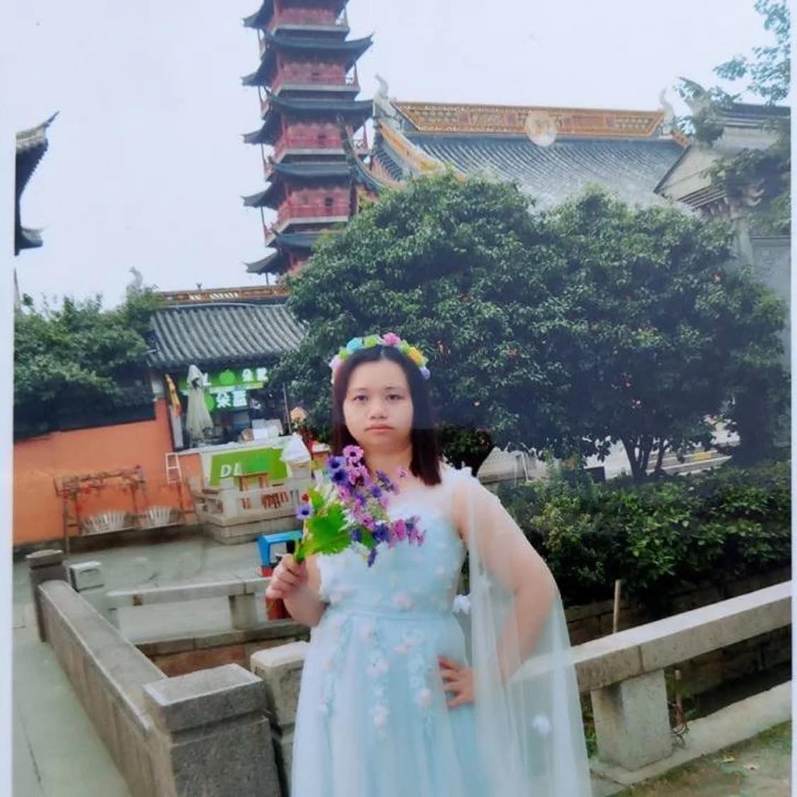 许多网民认为娱乐圈美女如云、人人抢着当最漂亮的一位～虽说阿仪薛影仪外貌没有其他女星出众，但欣赏她不畏惧他人目光勇敢站到台前的自信心，同时也很欣赏她的「原生美、本质美」，希望她不要被尖酸刻薄的酸民留言打倒，继续活出自己喜欢的样子～