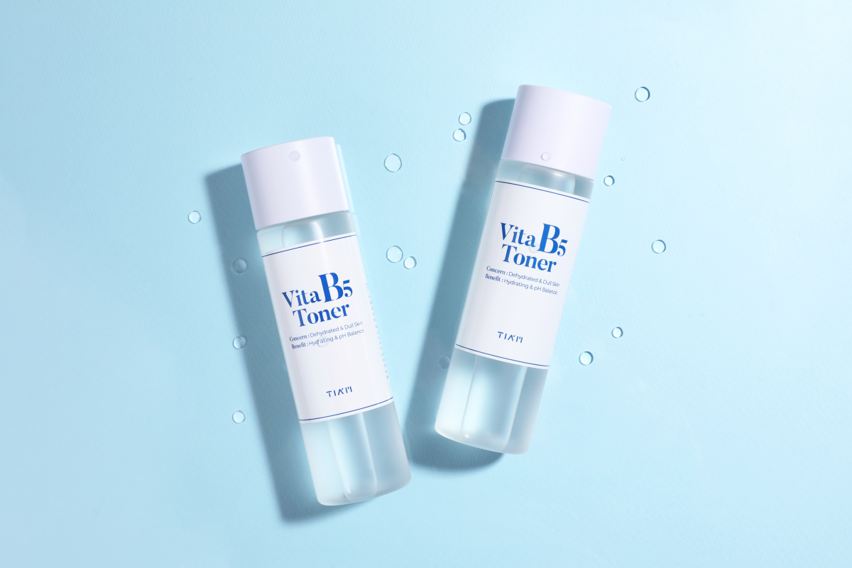 03 / TIA’M Vita B5 Toner 选对一款化妆水,如同把肌肤底子和吸收状态建立好,后续使用各种护肤产品才能效果UP!事实上我们面对的绝大部分肌肤问题,都是皮肤干渴缺水导致~TIA’M Vitamin Hydrating Line系列中最畅销的Vita B5 Toner化妆水,正是为肌肤补水、长效保湿Hold住肌底水分而生。