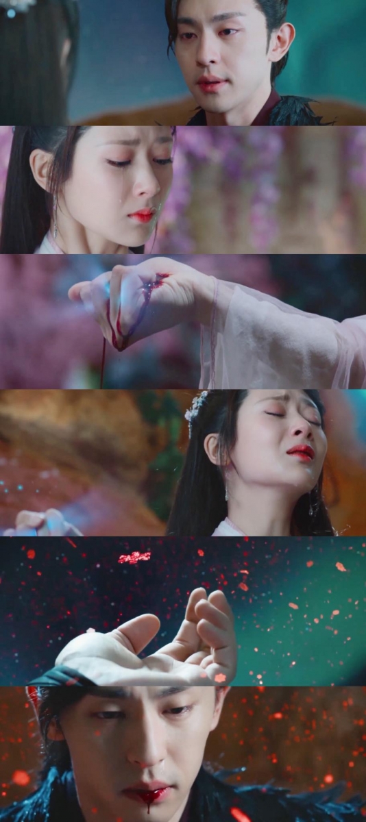 03 / 《香蜜沉沉烬如霜》 虽然结局画面定格在旭凤成功在人间寻回转世的锦觅,俩人终于圆满在一起还有了儿子白鹭一起隐居山林间,但全剧几乎大部分都在爆虐主角和观众 ? 初相遇时旭凤锦觅有多甜,后续就有多少扎心的玻璃渣渣...锦觅下凡历劫和陪他到人间走一遭的旭凤双双BE,而后在仙界锦觅亲手捅了自己最爱的凤凰、吐出陨丹情绪溃堤、用双眼辨色能力换旭凤重生;