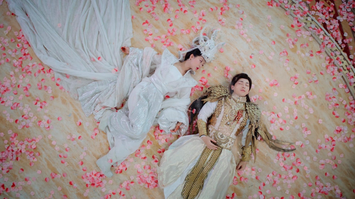 加上剧里「小葡萄」锦觅、「凤凰」旭凤和「小鱼仙官」润玉的情感都处理得极致细腻,至今一直是很多人心目中无法超越的经典大IP古装仙侠剧啊!