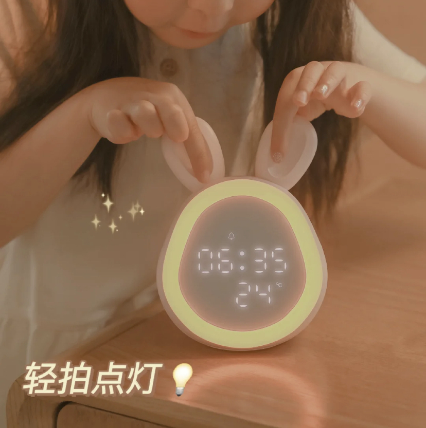 带有兔耳朵的可爱智能闹钟夜灯,轻拍一下立即亮灯!