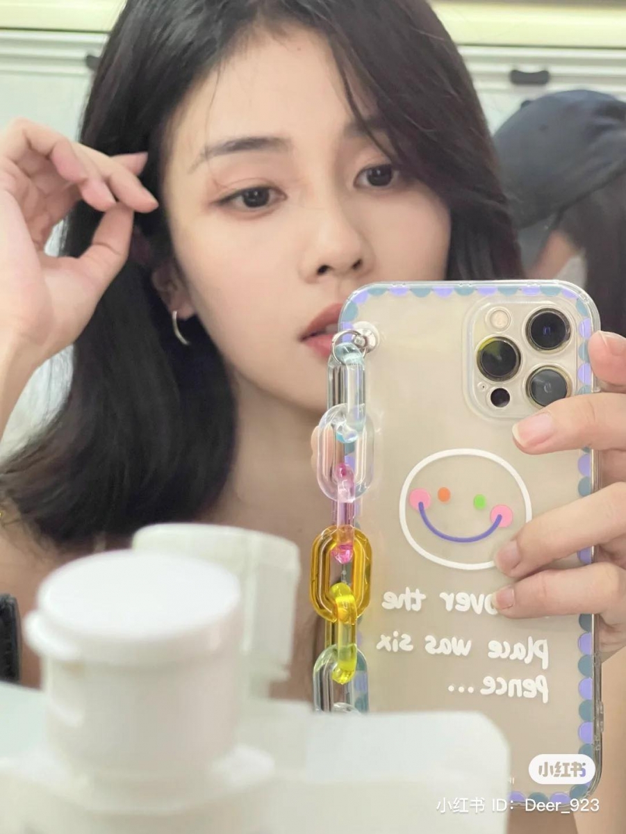 文中也提议网民「戒除对网语、省略、表情包、奶化语言的依赖,多用完整的文字表达,有意识地用“生活语言”替代那些脱口而出的“魔性语言”。不要把碎片化的朋友圈状态、当成表达,养成把想法写成长文字的习惯。」