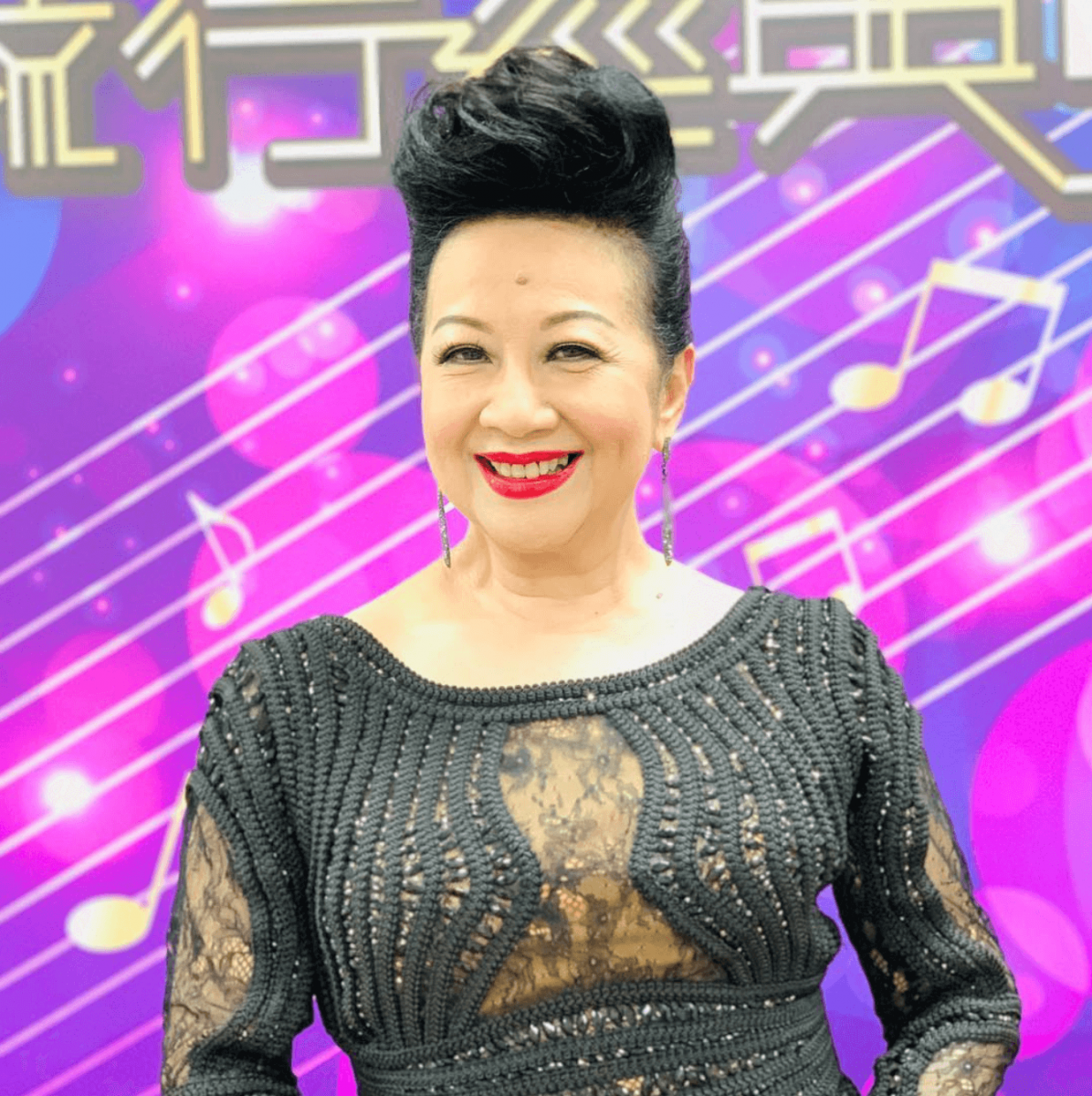 TOP 5 :薛家燕 相信大家都和编一样从小看家燕妈妈的戏剧和节目长大~作为台内长青树不仅观众缘超棒,也深受台前幕后工作人员喜爱,得11票排名第5!