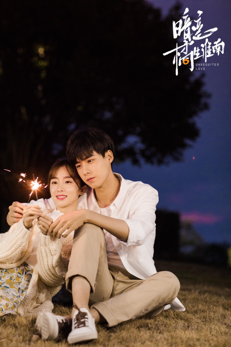 《你好,旧时光》里林杨的世界全部都是余周周;《最好的我们》中喜欢都藏在细节里的耿耿和余淮;《暗恋橘生淮南》中长达15年从暗恋到相恋的盛淮南和洛枳...