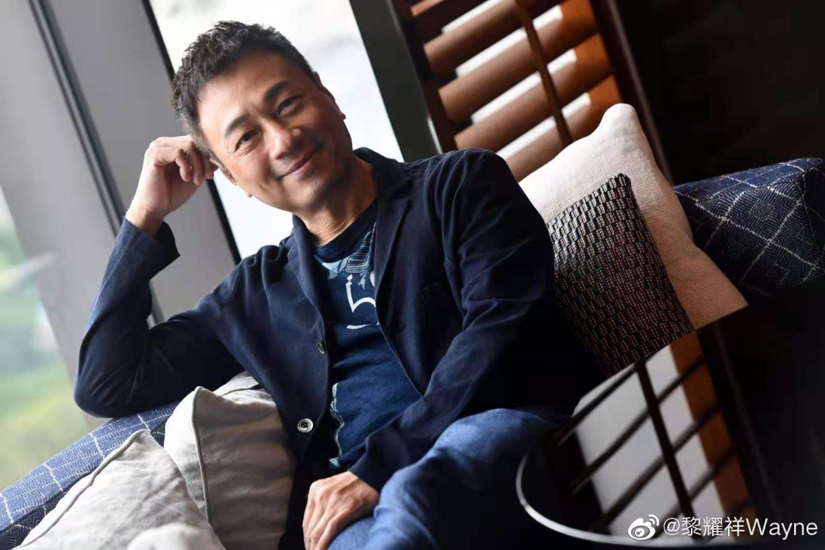 TOP 3 :黎耀祥 圈内人缘好很有亲和力的黎耀祥以总得票数16票夺下No.3,翻看过去和他有关的娱乐新闻,不难看见「黎耀祥好亲民」、「对要求合影的民众态度亲切」等关键词,好好先生态度和他饰演过的角色一样深入人心!