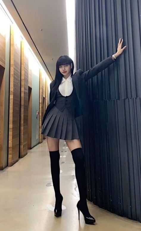 所谓，“多看，多读，多写”勤奋就能得到优秀的好成绩，穿搭也一样应该“多看，多尝试，多搭配”就能秒变时尚博主，穿出自己的风格！