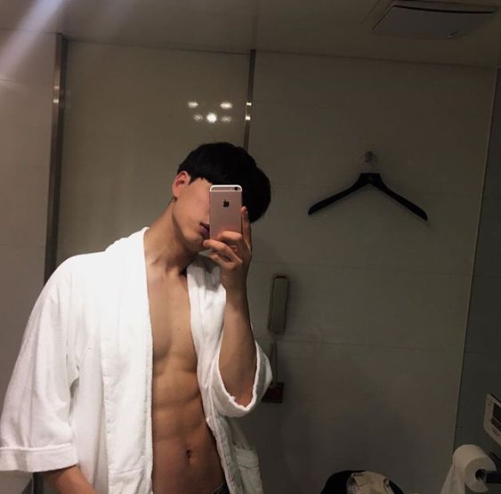 某网友在讨论区留言表示「感觉Kevin普遍比Kelvin更渣,原因不详(笑)」;本次讨论区中登榜次数最多的正是颇为常见的Raymond(或简写Ray)啦!不少网友也留言大爆身边叫Raymond的男生的超乱水情史/撩妹手段!