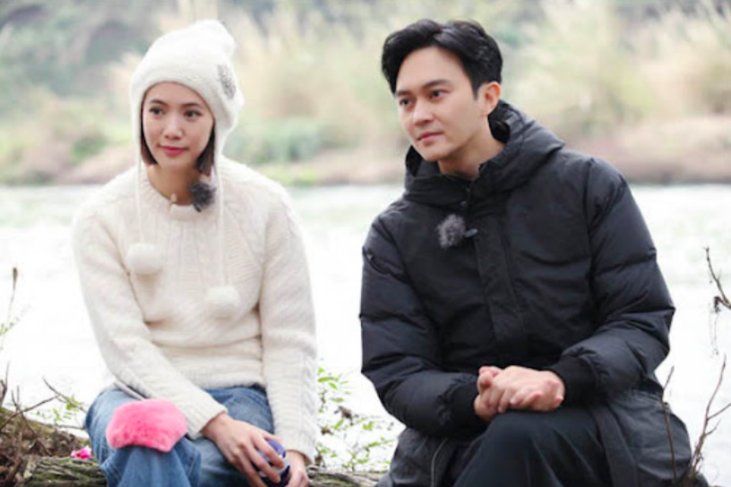 「真爱是,幼稚的我们一起成长」。感情中不对的人,教会你如何做个成熟坚强的大人;而真爱,往往会让你安心地当个小孩,陪你一起爱笑爱闹幼稚到老。 希望活成了人间理想的仙靓夫妇,就这么继续狠狠地幸福下去~