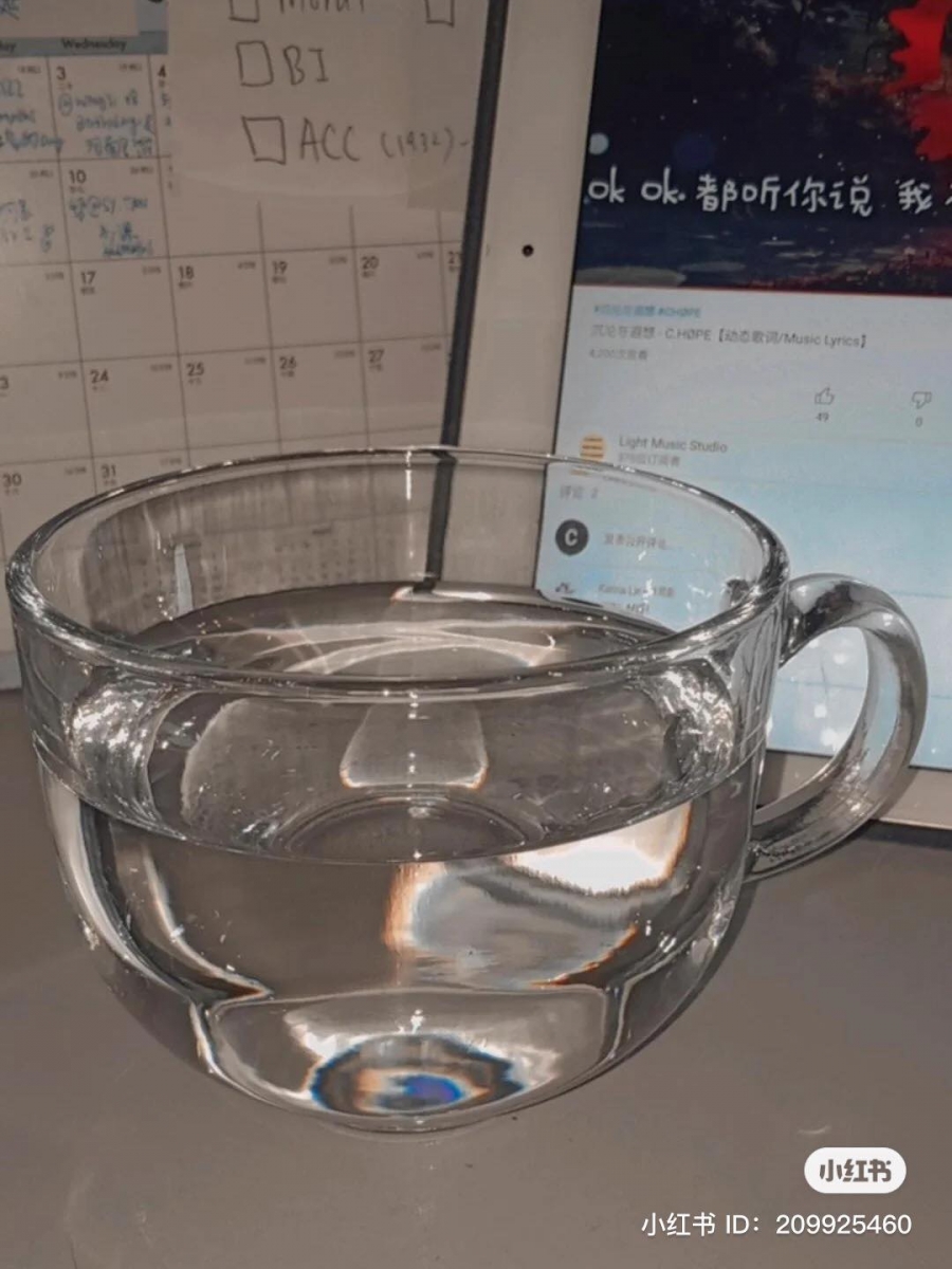 疫情宅家的生活模式也让餐具碗碟行业崛起,在 MR.DIY 也能入手 RM 2 玻璃质感杯子