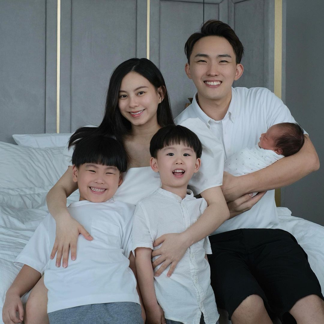 马来西亚本地艺人兼KOL夫妻档Joe曾耀祖 & Mia蔡安廷月前迎来家庭新成员Baby Nash曾柏羽,正式荣升一家五口,亲子感情和夫妻二人恩爱如初的相处模式都羡煞众网友