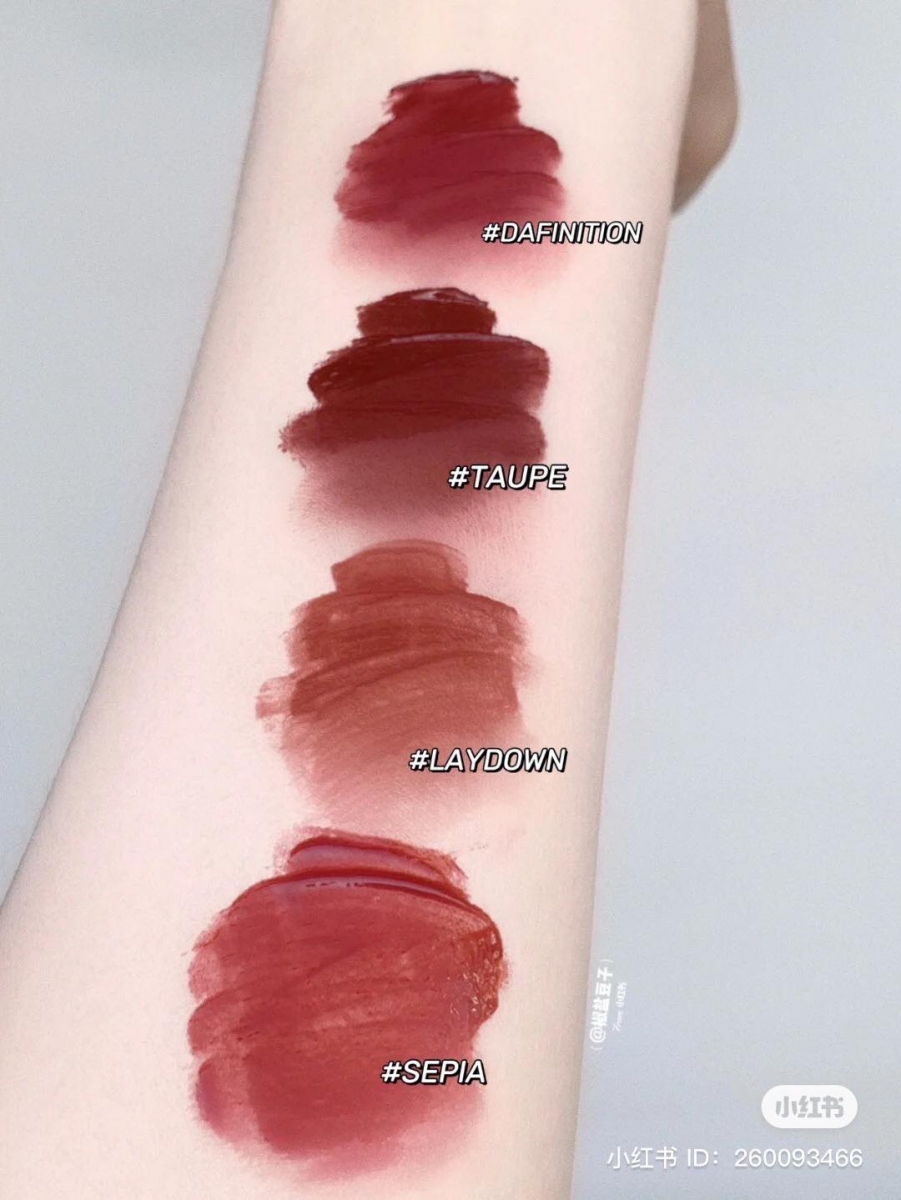 奶油白雾面包装最热门的色号一共有两个,分别是:#taupe (砖红色)、#definition(浆果枣泥玫瑰)。