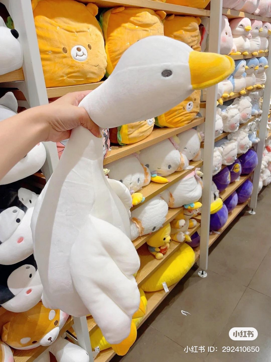 巨大的抱枕造型，抱起来非常柔软舒服