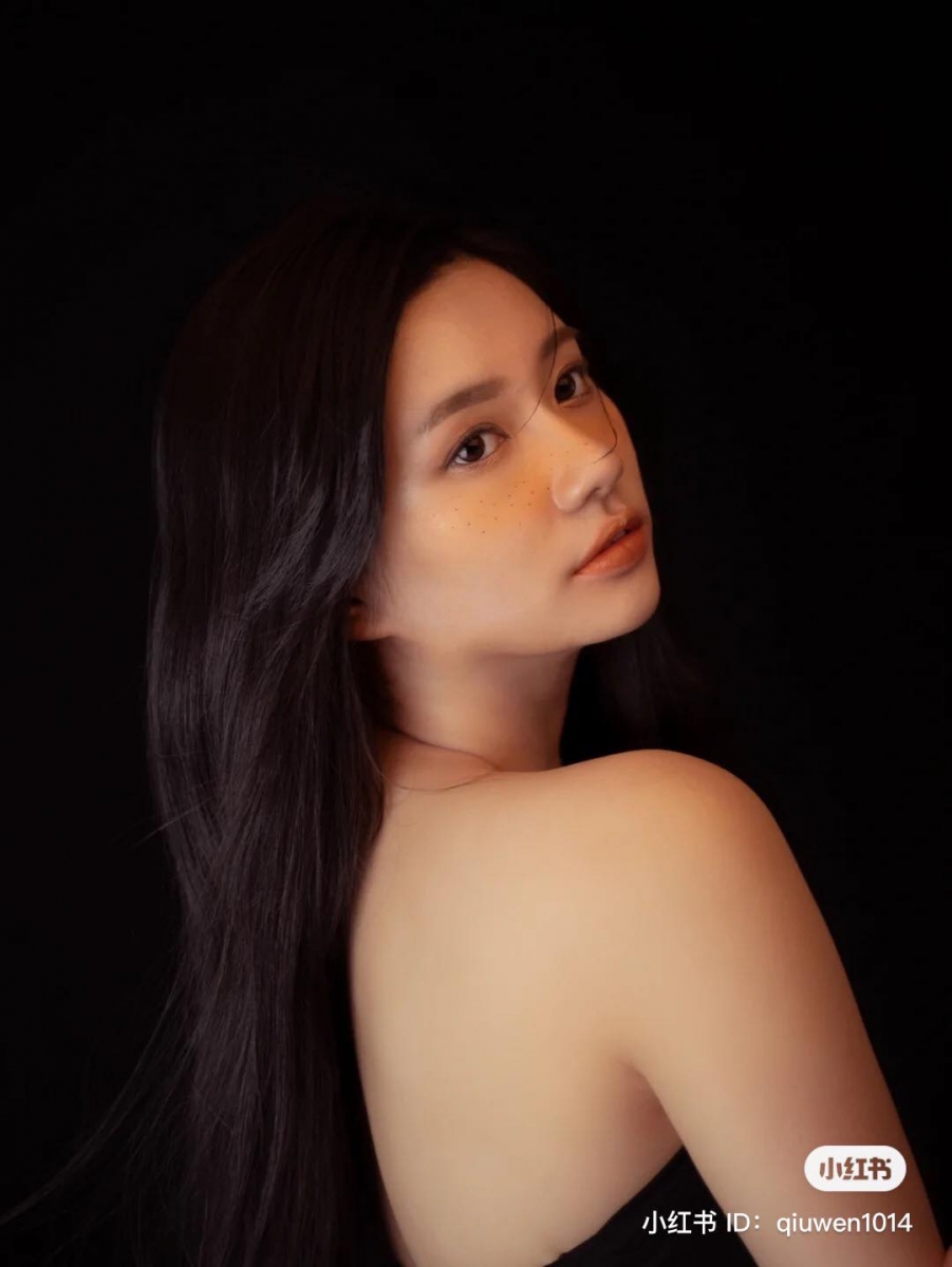 大马 YouTuber -秋雯在小红书上也分享了自己心路历程,本以为赚得钱很多就可以实现很多快乐,人生因此而圆满。但没料到钱赚越多,也代表着必须承担的责任更大。