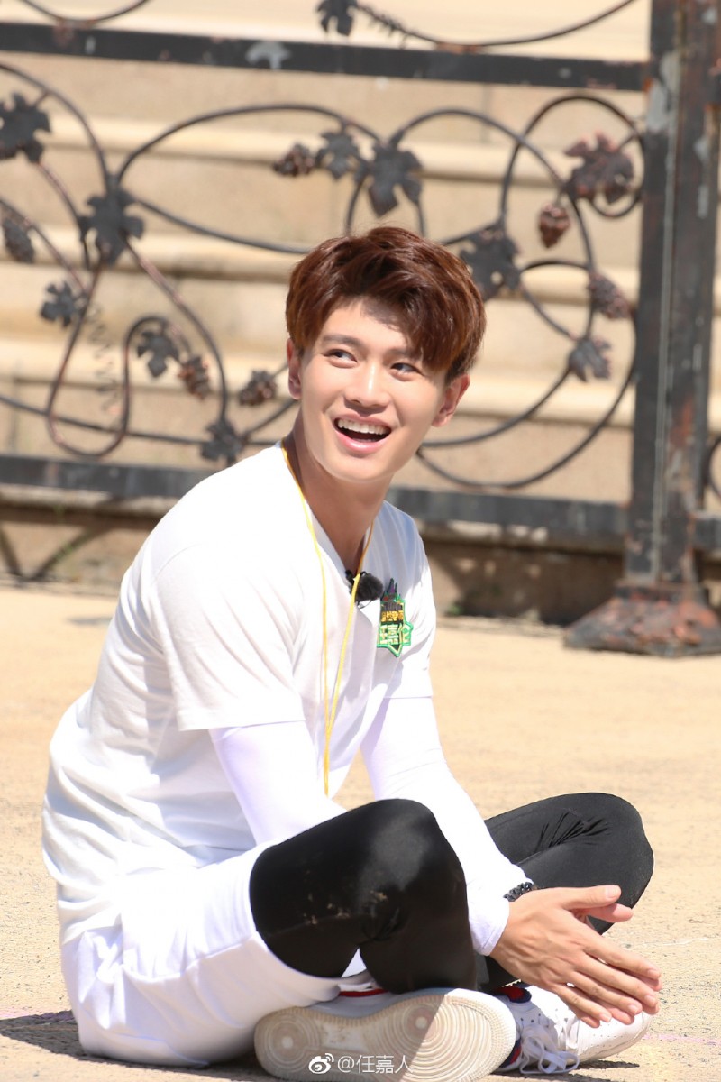 回看任嘉伦的「任国超进化史」,或许正应了那句名言:机会和幸运,往往只留给有准备的人;而成功,往往只留给已经开始行动的人。任嘉伦,正是这么一个时时刻刻都在努力的人,所以在机运来到眼前时,他才有足够的底气抓住和发挥。