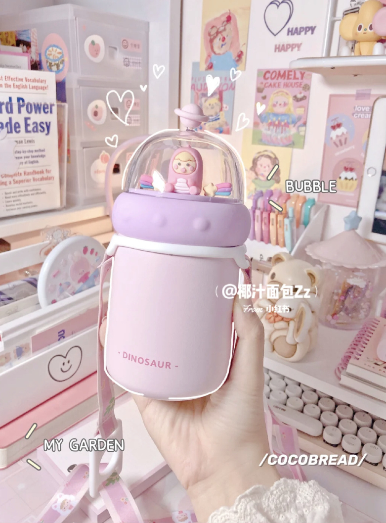 外表是圆滚滚的瓶身,还有着可爱的提绳设计