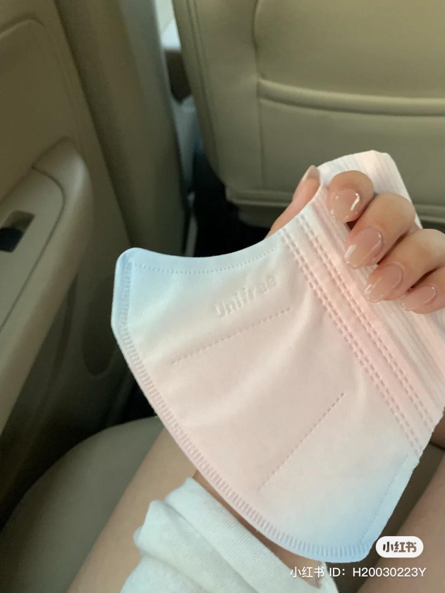 Unifree口罩拥有熔喷无纺布，熔喷布是口罩最核心的材料，熔喷布主要以聚丙烯为主要原料，纤维直径可以达到1～5微米，可阻止病菌传播。