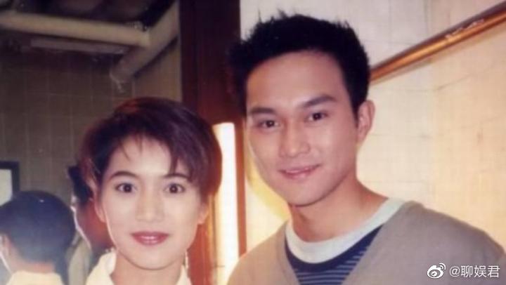 张智霖还是全心全意地投身于演艺事业，把握每一次出演的机会，让我们深深感受到他对这个行业的热爱。