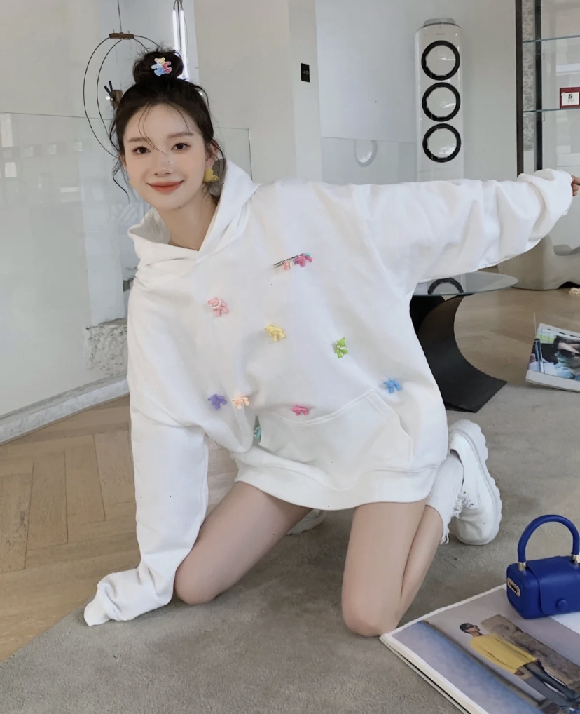 宽松的休闲板型卫衣真的非常有BF风!同时还可以遮肉效果超显瘦,对于小个子女生来说也很友好