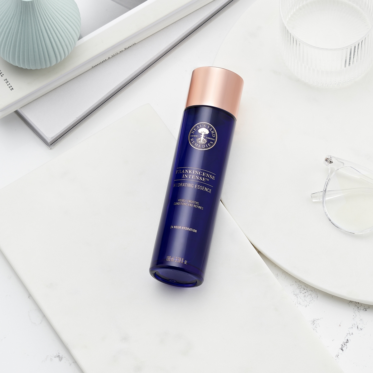 # 小众宝藏护肤品推荐 3 :NEAL’S YARD REMEDIES Frankincense Intense™ Hydrating Essence肌底精华液 | 这款「乳香紧致水凝肌底精华液」集合了乳香、没药、红石榴等高效滋养肌肤的有机植萃成分,使用于日常护肤程序中爽肤水之后、精华液之前,极速渗透到肌底后会进行深入式细胞修复。
