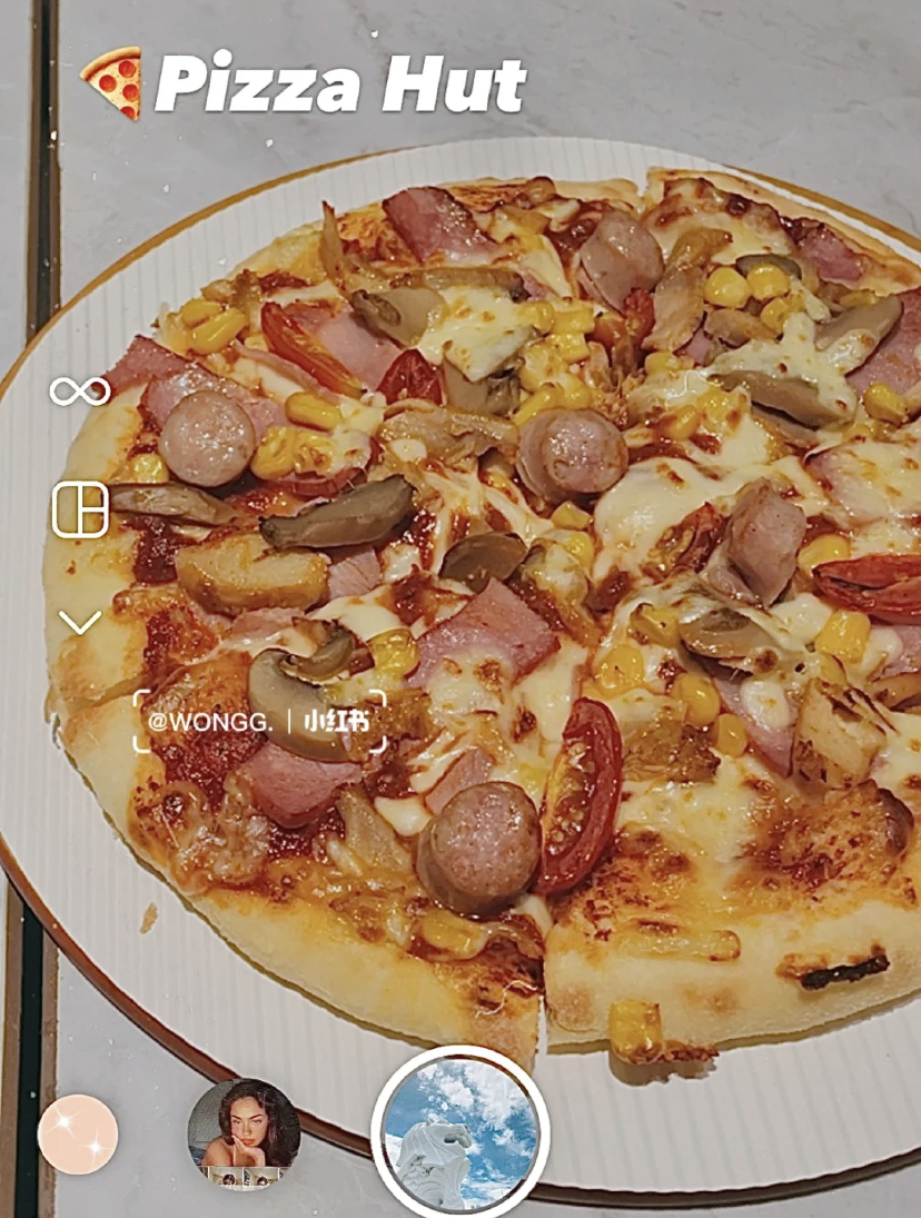 同样是胶片风的滤镜特效但带有白色噪点,看起来更有日系感