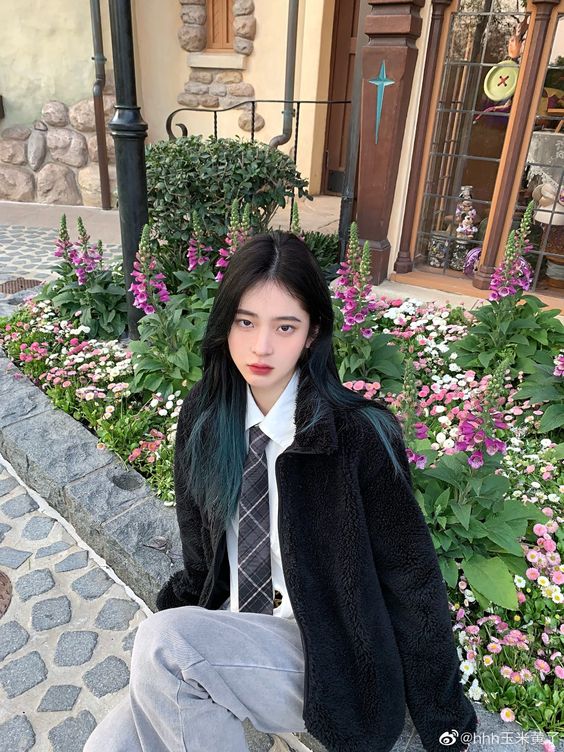 感觉自己和他人聊天时,总是容易冷场或是话题接不下去?今天,小编就来分享3个万能聊天小技巧,帮助大家提高聊天和交际能力、克服社交恐惧。