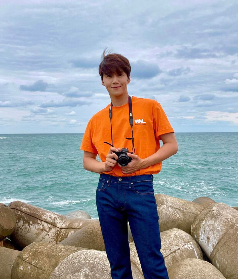 Lee Jin-Ho记者的言论再次引发网友们对K某真实身份的讨论,纷纷表示希望不是主演《海岸村恰恰恰》大受观众喜爱的金宣虎:「希望不会这么快塌房啊!他看起来不像这种人」