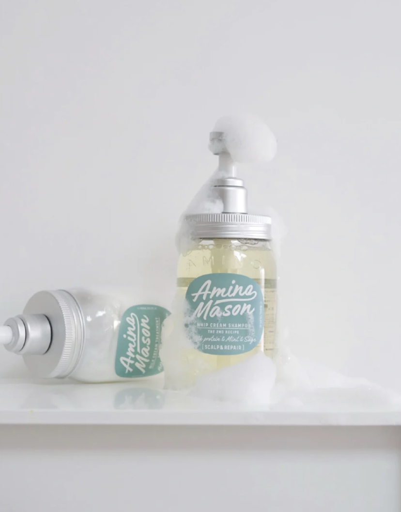 可以滋润保湿头皮让头发变得柔顺光泽，同时修复受损的发质。