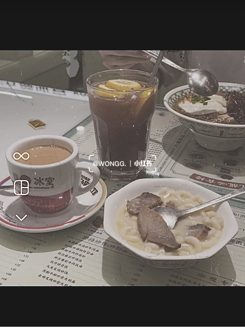 属于带点灰调的复古滤镜特效,所以颜色会比浅一些