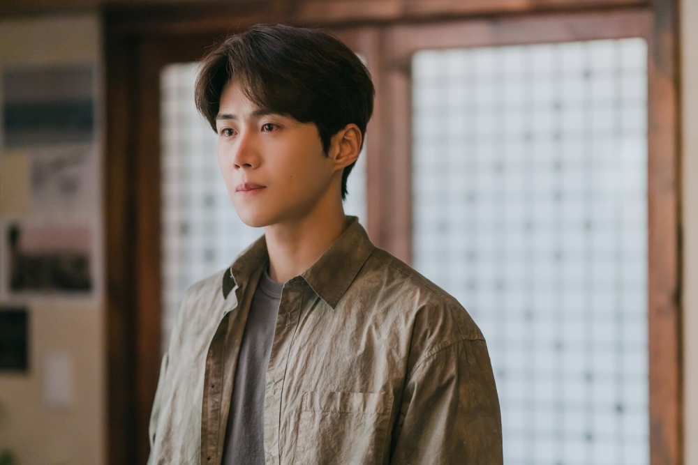 D社在公开了上述质疑后,坦言事件爆出至今一个多星期时间里,负责的媒体人前前后后见了非常多人,甚至其中有很多是崔女自己身边的朋友主动来爆料的!大部分爆料者都向D社表示,不是金宣虎爆红后翻脸不认人抛弃崔女,而是崔女做出了很多不符的举动。