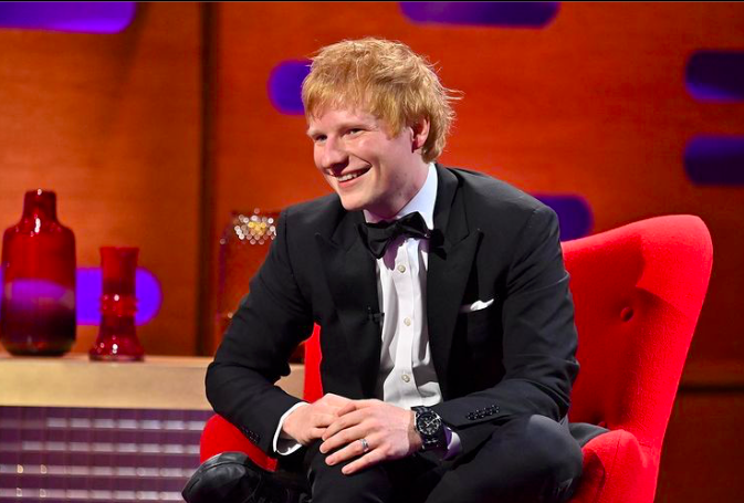 英国歌手Ed Sheeran(红发艾徳)稍早前于大马时间凌晨时分发布Instagram Story,惊爆自己经检测后确诊新冠肺炎,呼吁大家记得注意自身健康与安全。不少粉丝留言表示十分担心他的健康状态,希望他好好照顾自己并祝福他早日康复。