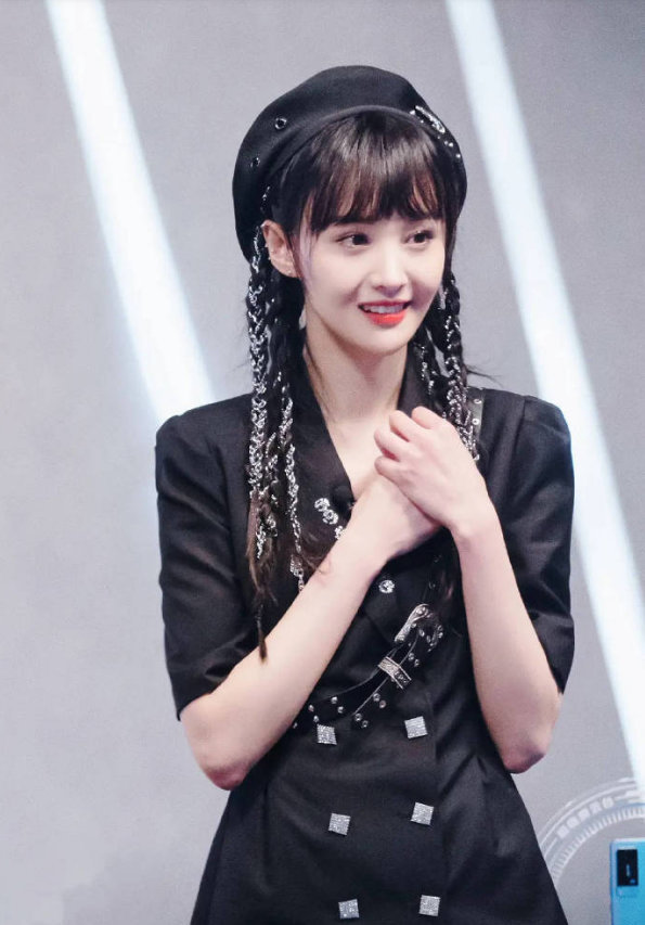 郑爽的Instagram设置了仅粉丝可回复权限，上传完两张疑似张恒和小三的不雅照后，许多粉丝涌入留言支持她曝光渣男真面目。